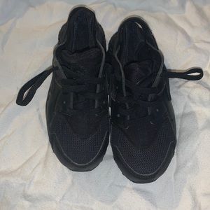 11C Nike huaraches. NEVER WORN. Perfect condition!